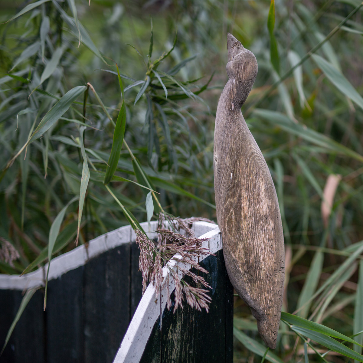 Door Reid gemaakt houten beeldje van een aalscholver